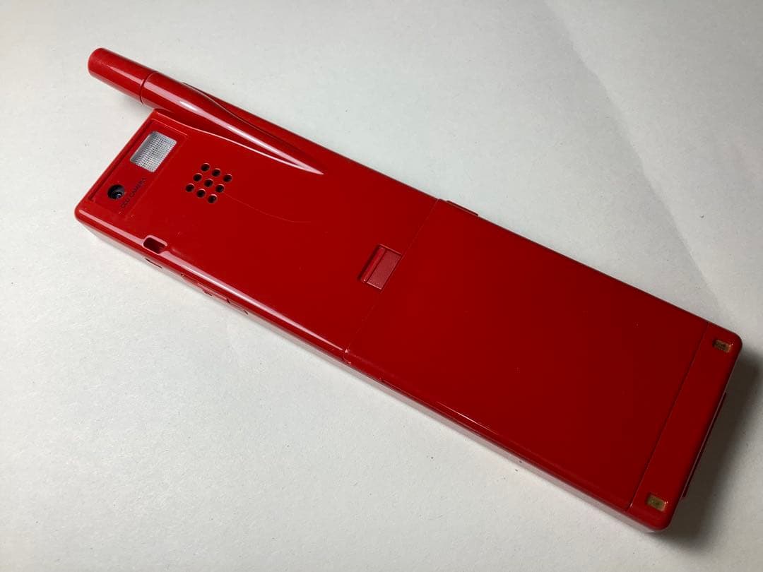 au INFOBAR 初代 ニシキゴイNISHIKIGOIと2世代目GRAY