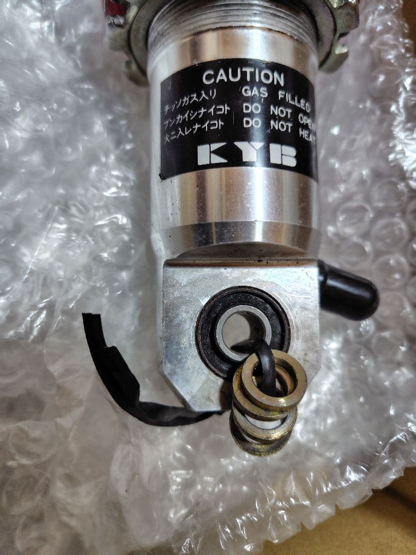 ミ*ク様 ホンダ NS-1 KYB カヤバ リアショック サスペンション 赤 車