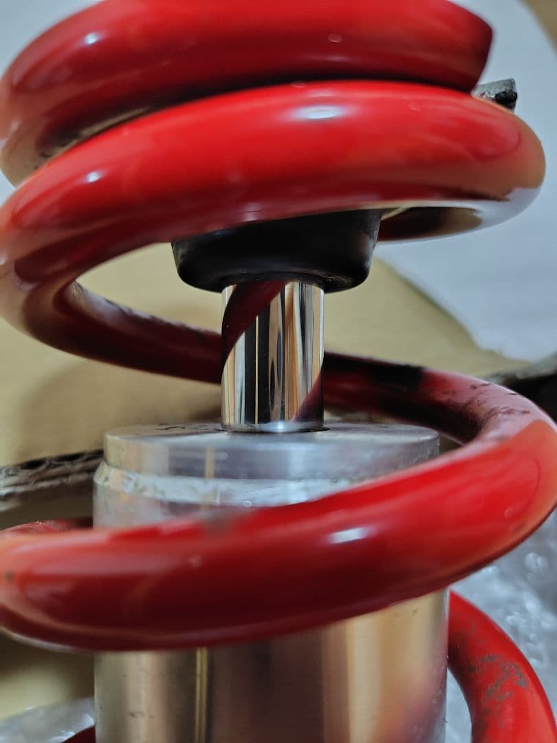 ミ*ク様 ホンダ NS-1 KYB カヤバ リアショック サスペンション 赤 車