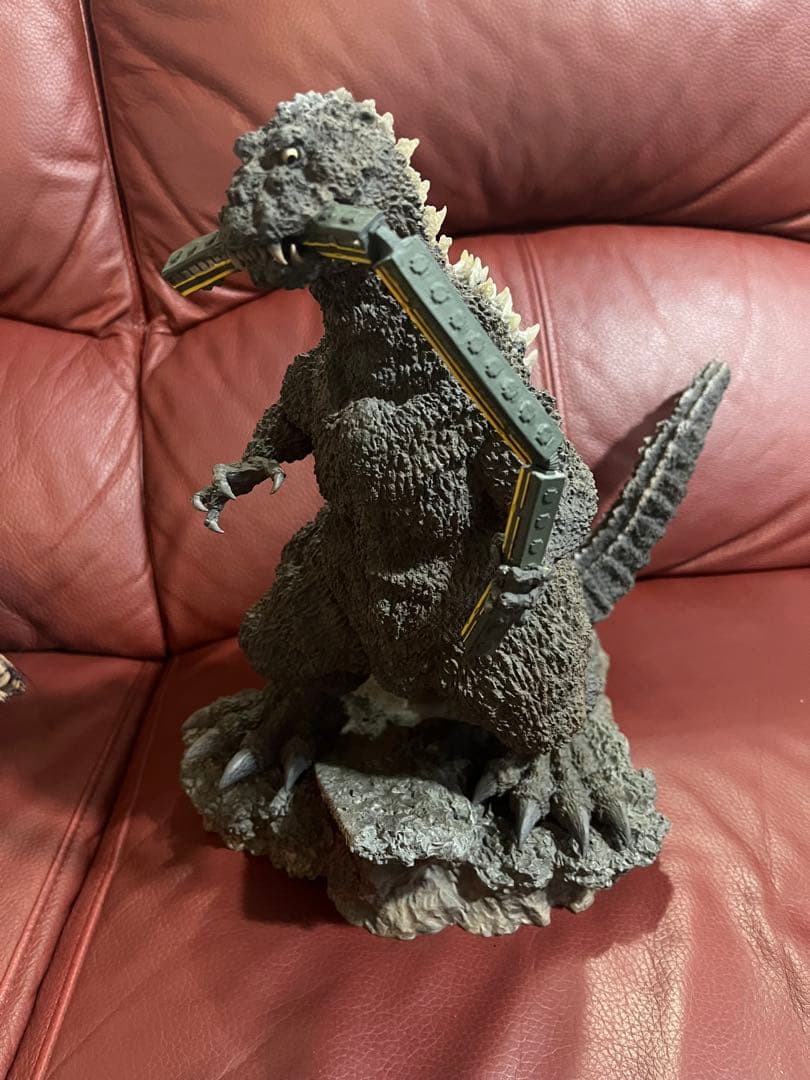 エクスプラス　ゴジラ(1954版) 電車咥えver. 東宝30cmシリーズ