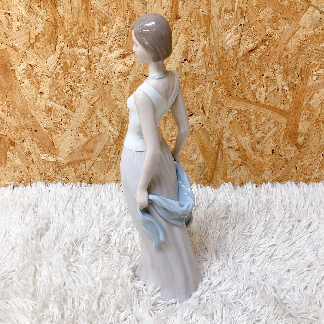 リヤドロ　LLADRO スズラン　フィギュア　置き物　工芸品　陶器