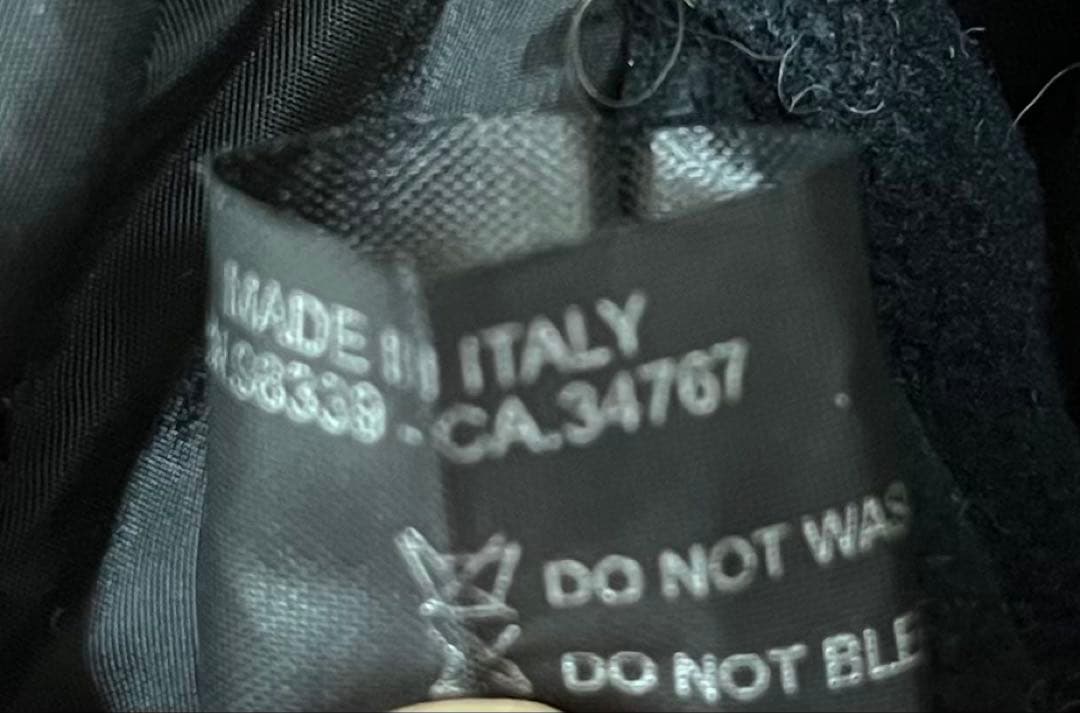 PRADA プラダ 迷彩柄でバリカッコいい　手袋 現行モデル　未使用に近く美品