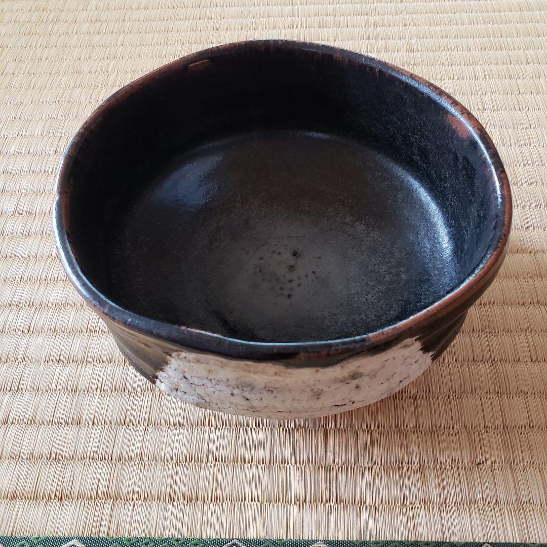 No140　大振りで古い黒織部茶碗