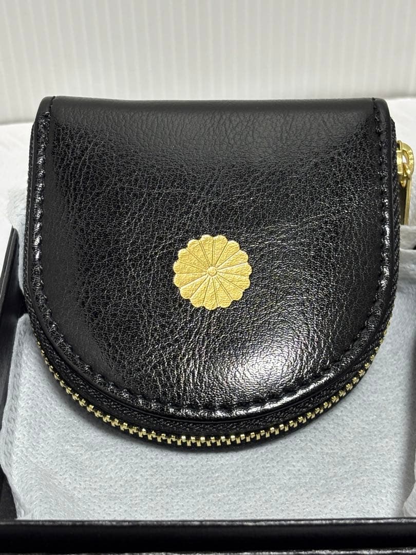 キ*e様 皇居限定　レザー ケース 黒 ゴールド装飾