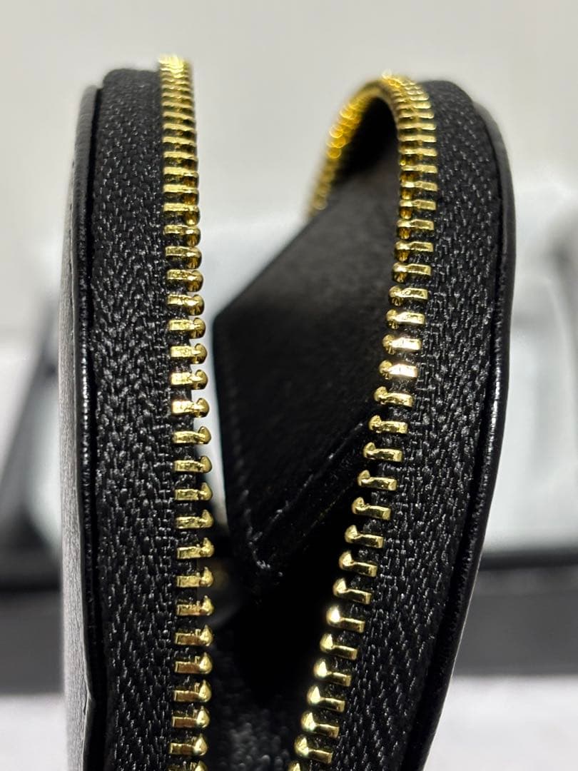 キ*e様 皇居限定　レザー ケース 黒 ゴールド装飾