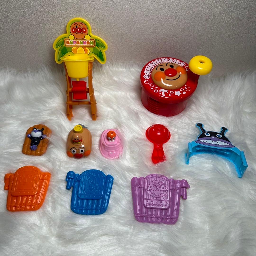 【アンパンマン】ぐるぐる流れる!アンパンマンウォータークルーズ