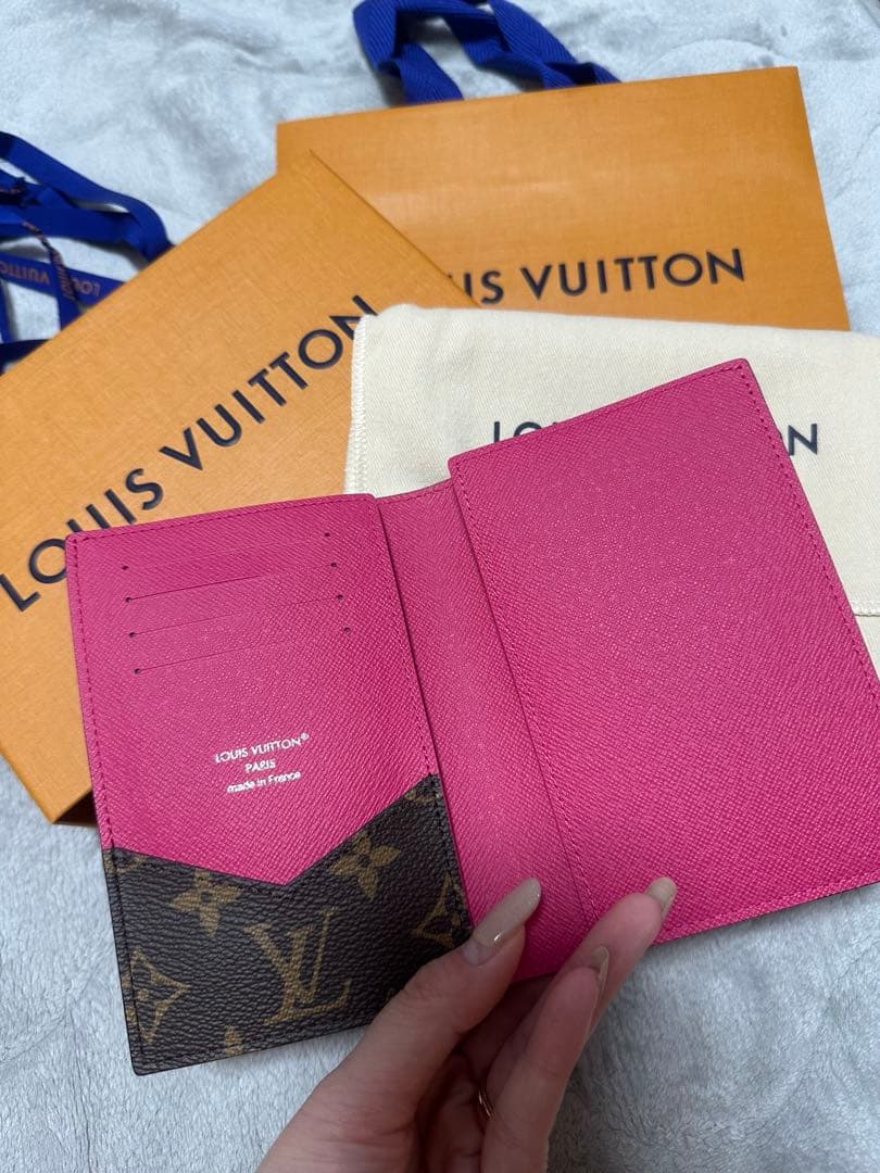 LOUIS VUITTON モノグラムパスポートケース ピンク