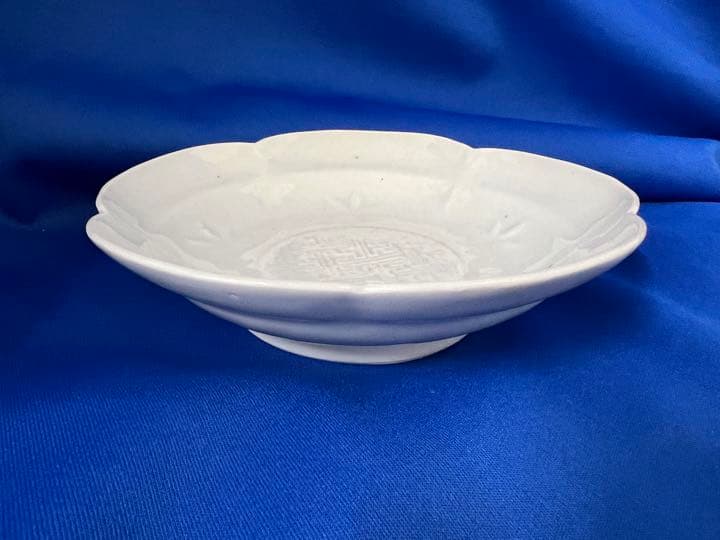 中国古美術　宋時代蓮花型影青皿　共箱、共布、共紙付き　Xg-74