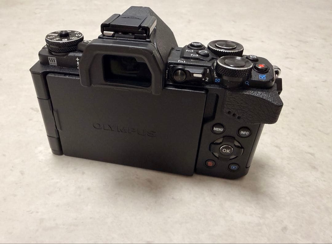 【レンズ付き】OLYMPUS OM-D E-M5 Mark II