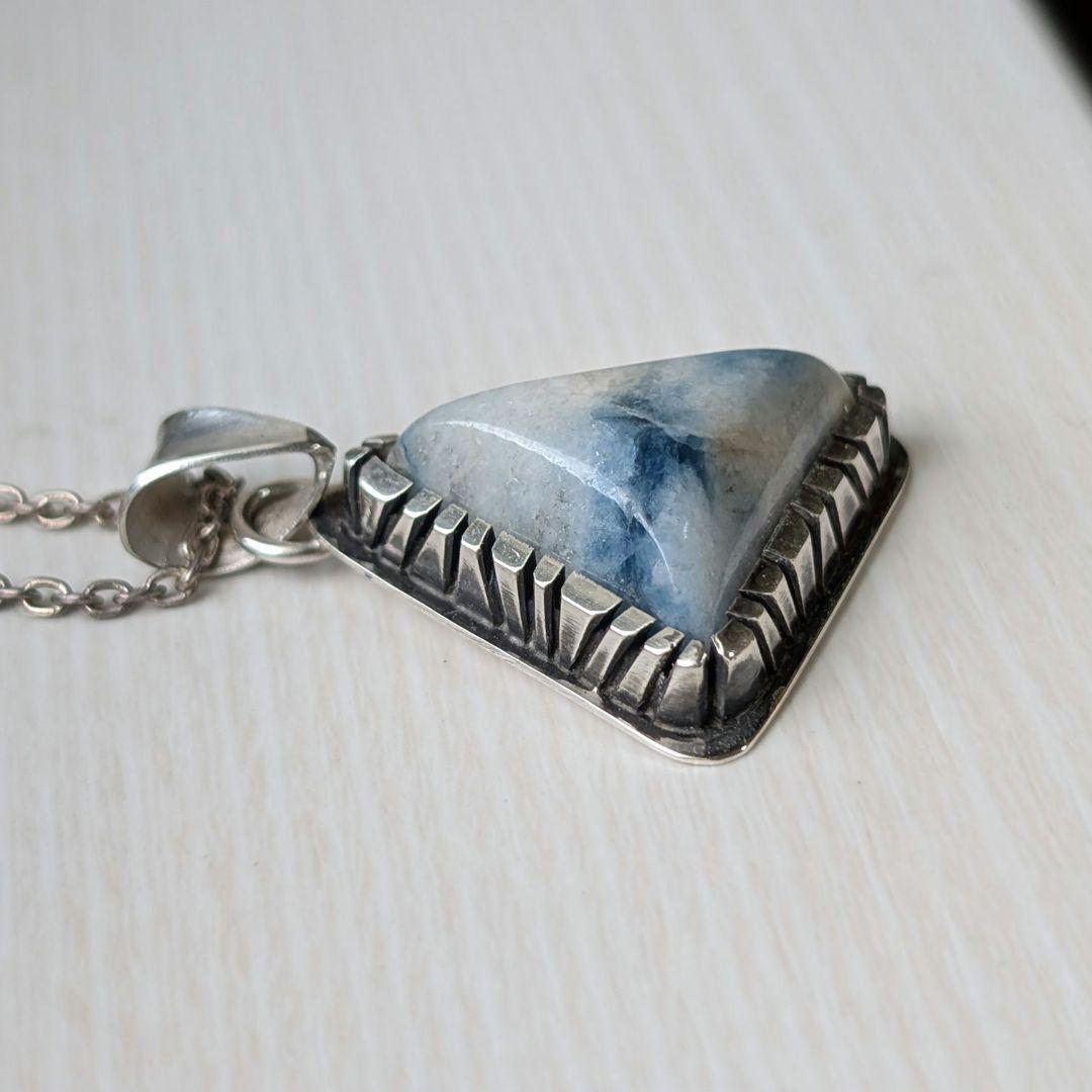 ハンドメイドの入りコン沢　ペンダントトップ　糸魚川翡翠