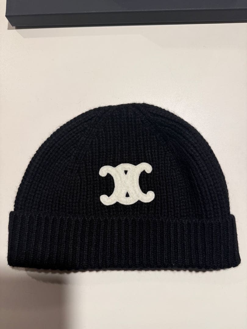 ほぼ未使用！セリーヌ CELINE トリオンフ ニットキャップ