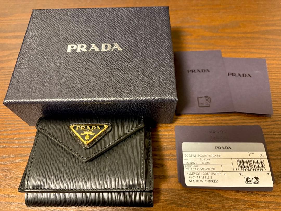 【新品】PRADAミニ財布 RFID 三つ折り財布 トライアングル 1MH021