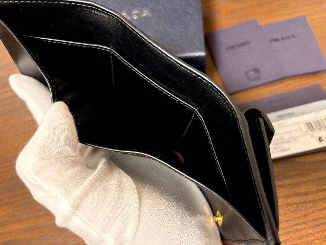 【新品】PRADAミニ財布 RFID 三つ折り財布 トライアングル 1MH021