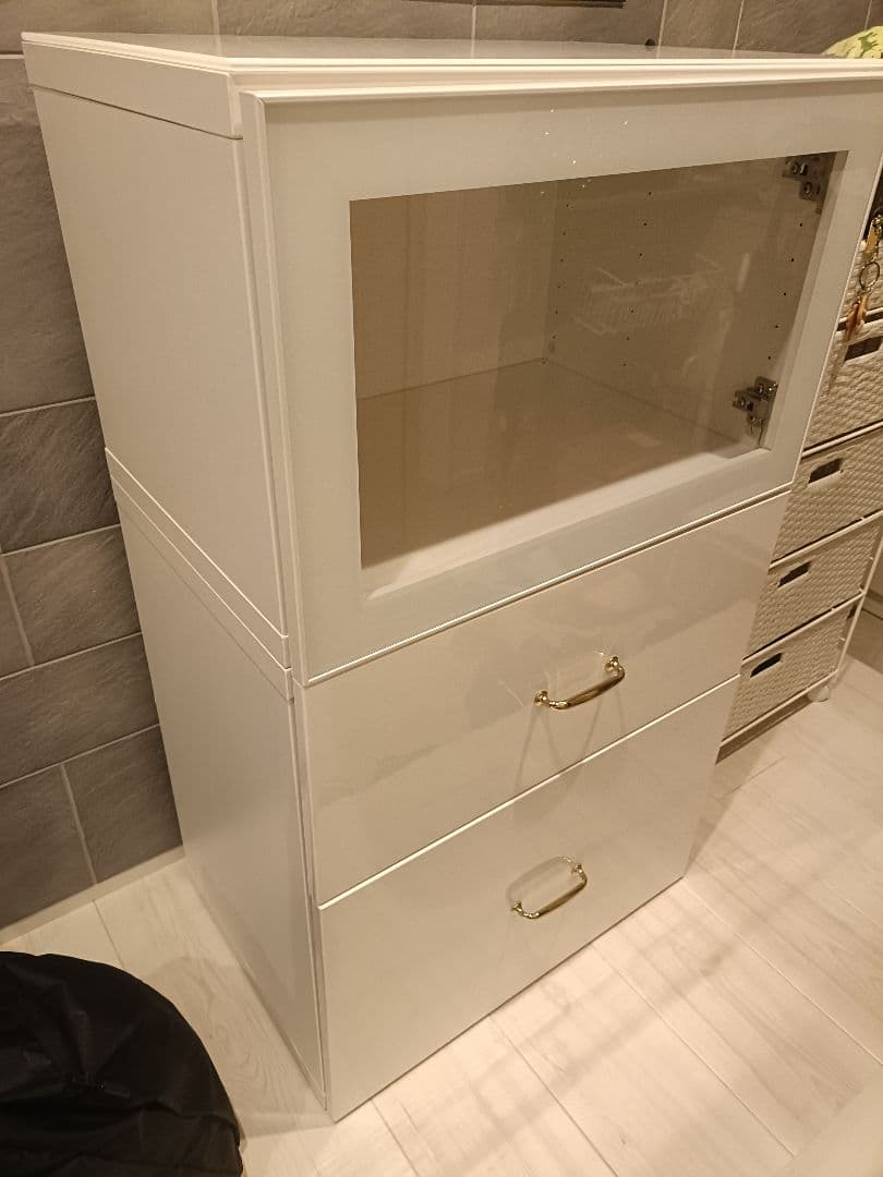 ホワイトキャビネット ガラス扉付き 3引き出し