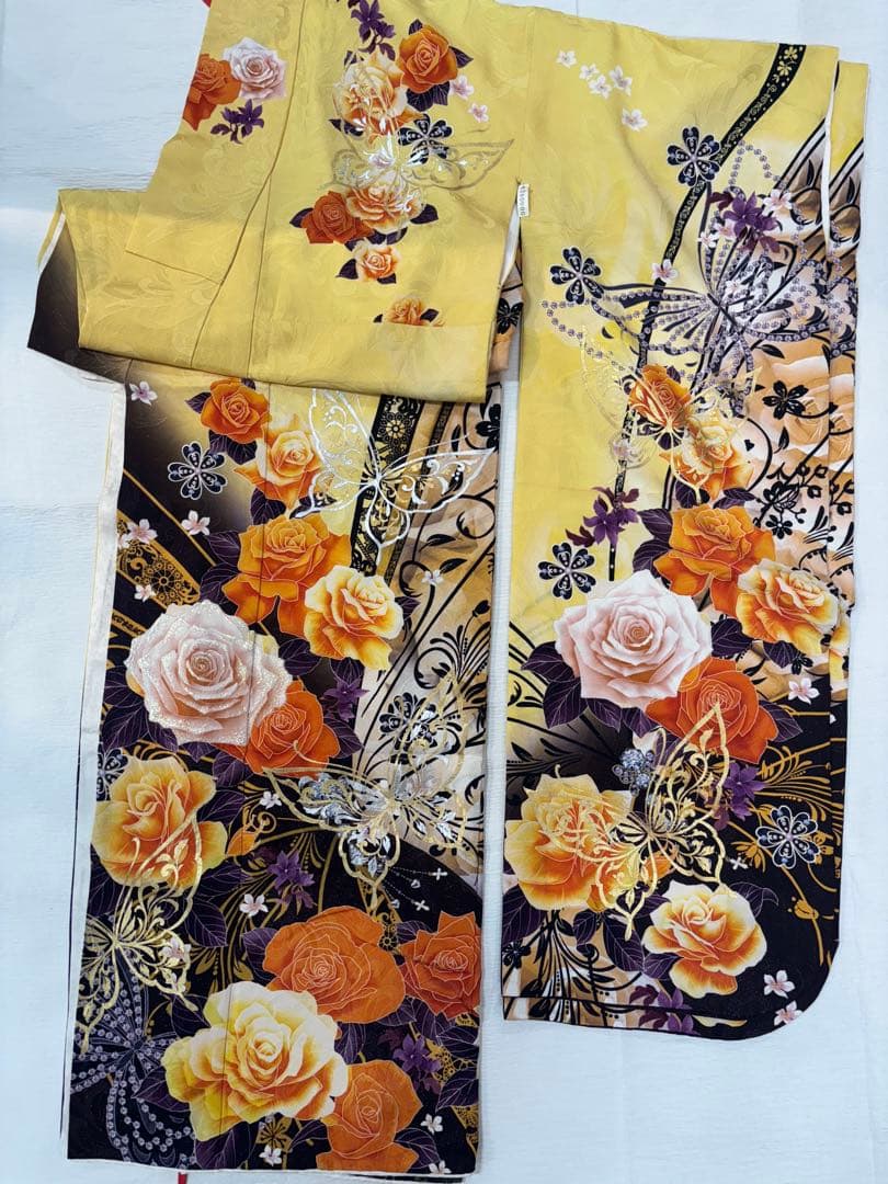 華やか！　振袖　古典　黄色　薔薇　バラ　蝶　刺繍　金　キラキラ　Mサイズ