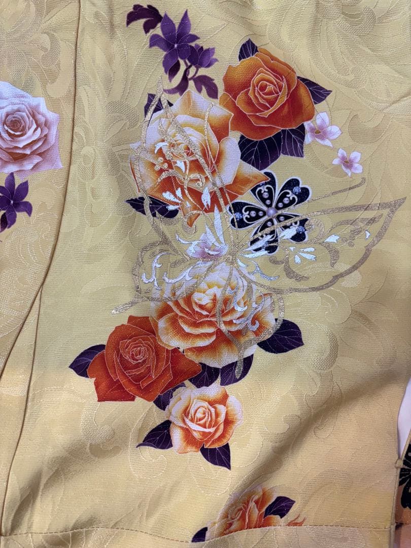 華やか！　振袖　古典　黄色　薔薇　バラ　蝶　刺繍　金　キラキラ　Mサイズ