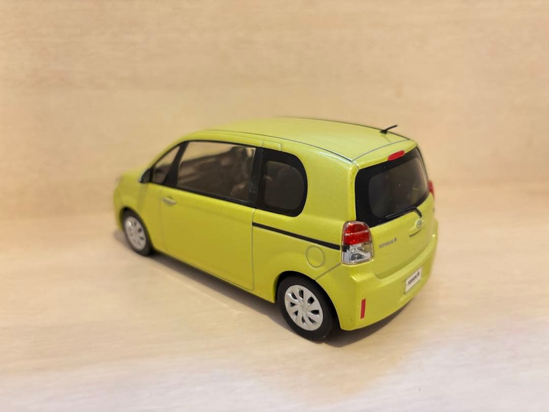 非売品 1/30 トヨタ スペイド シトラスマイカメタリック カラーサンプル