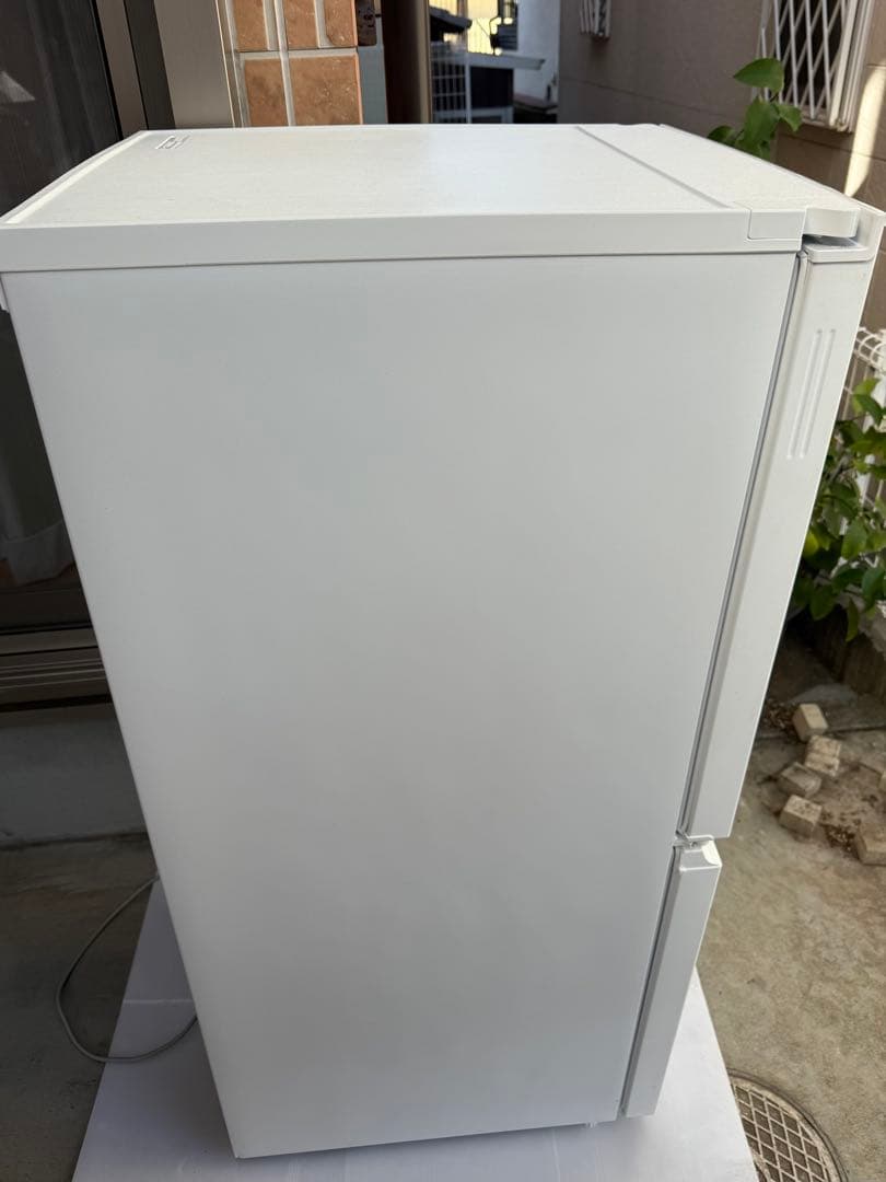 ぱ　　　SHARPホワイト 2ドア冷蔵庫　2022年式