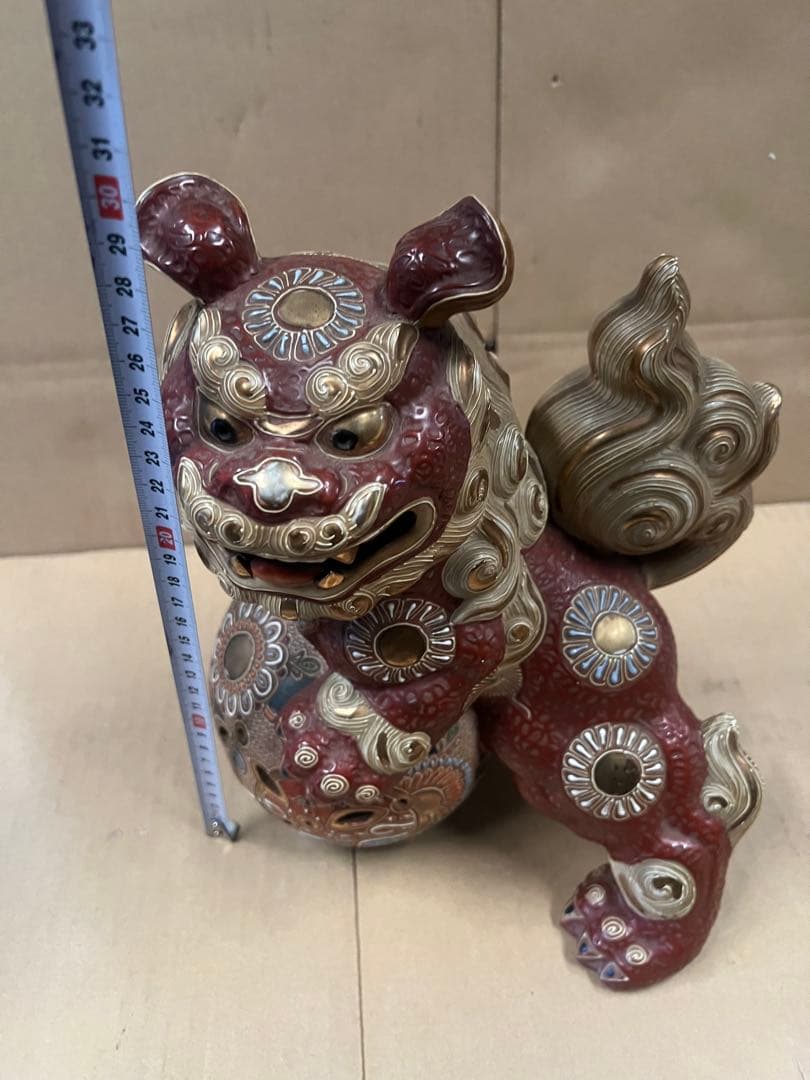 獅子の陶器置物