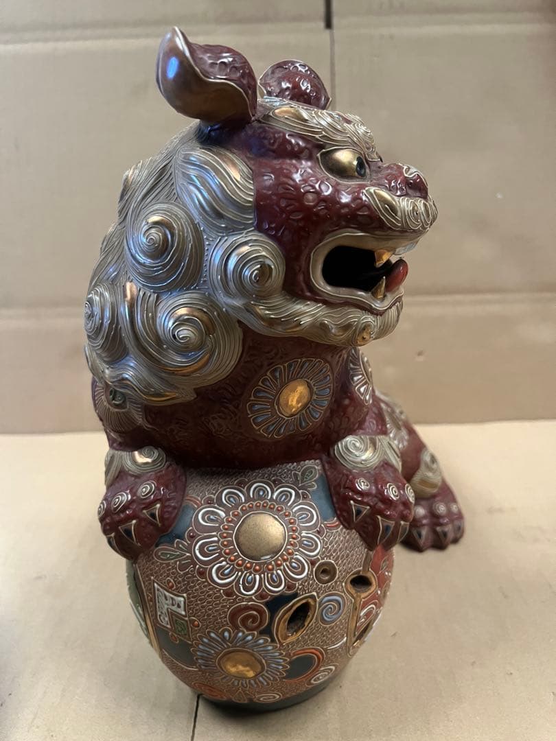 獅子の陶器置物