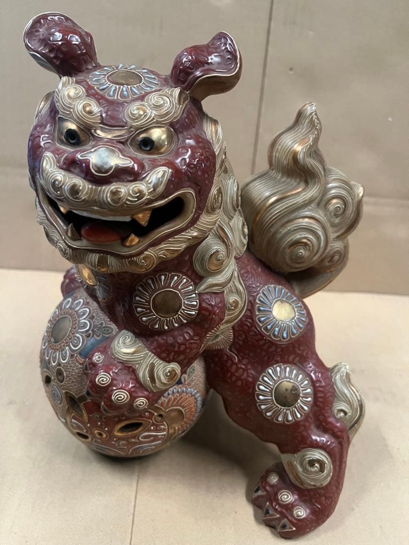 獅子の陶器置物