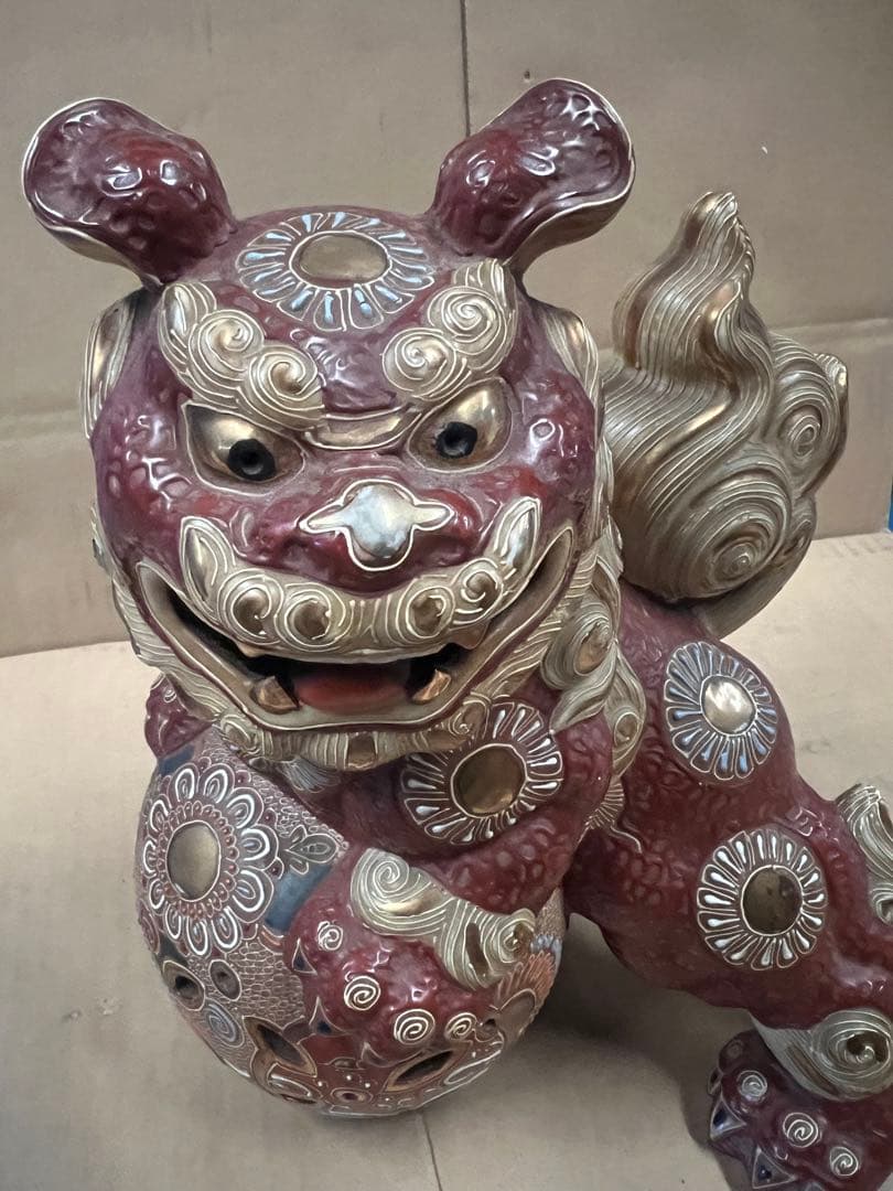 獅子の陶器置物