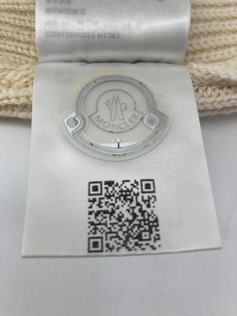 15669✨モンクレール 24年 ニット帽 ビッグロゴ ホワイト