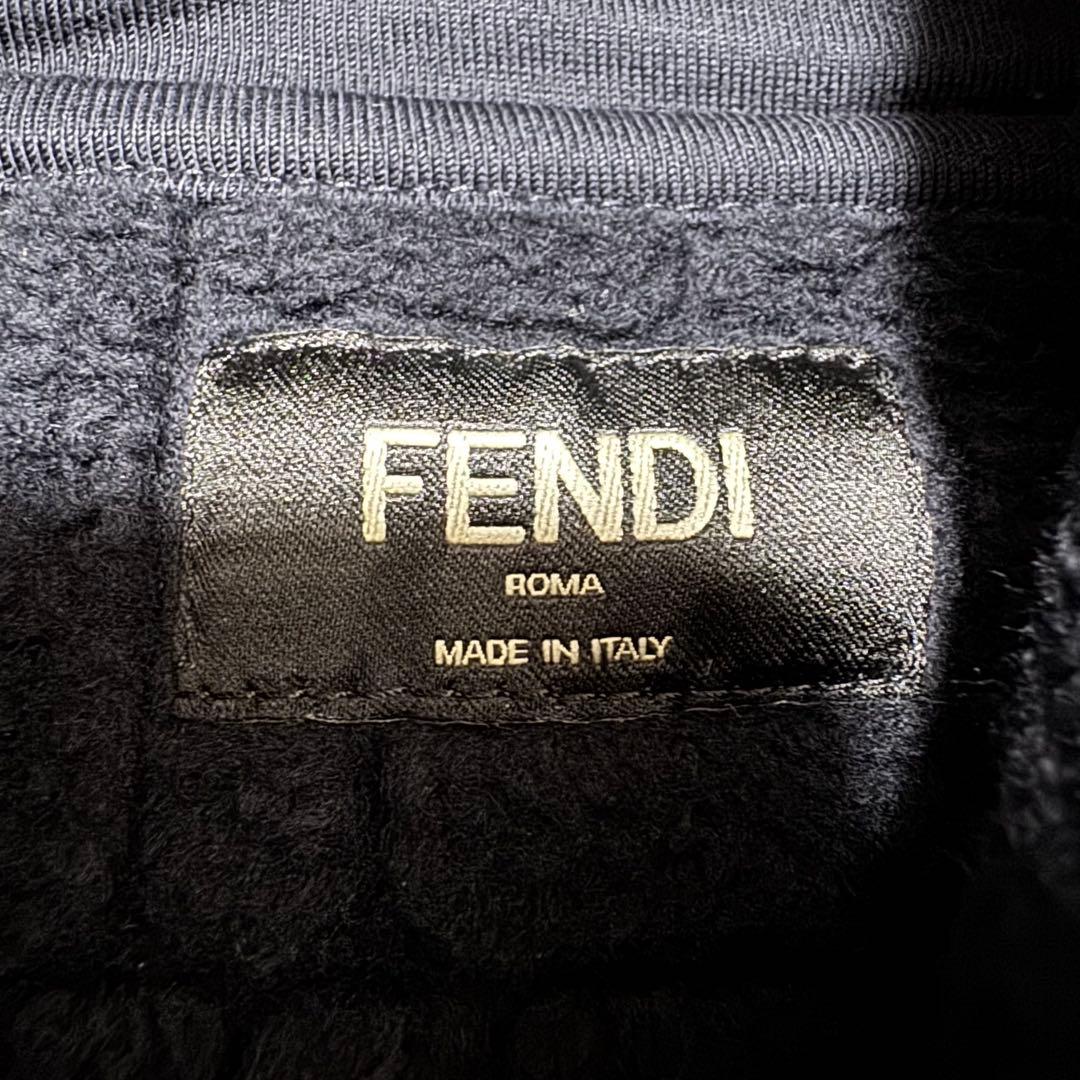 美品！FENDI　ズッカ柄　パーカー　フーディー　プルオーバー　エンボス加工
