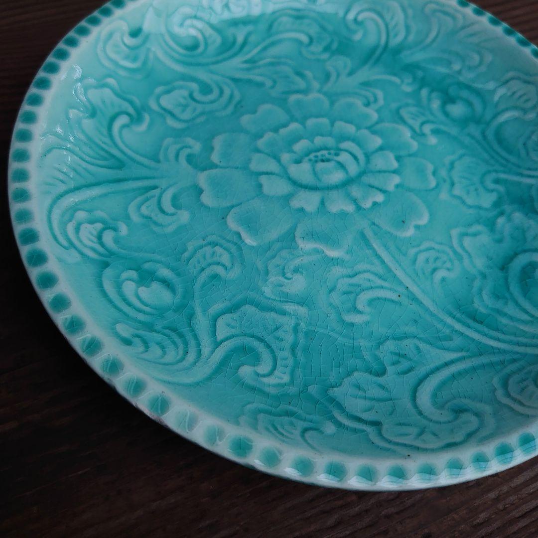 【ご成約】淡路珉平焼 ターコイズブルー 陽刻 花文様 7寸皿と骨董の器 おまとめ