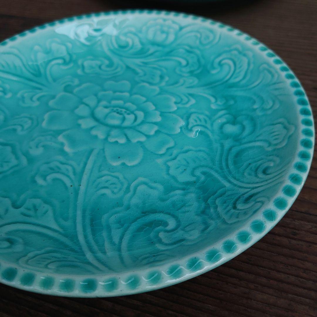 【ご成約】淡路珉平焼 ターコイズブルー 陽刻 花文様 7寸皿と骨董の器 おまとめ