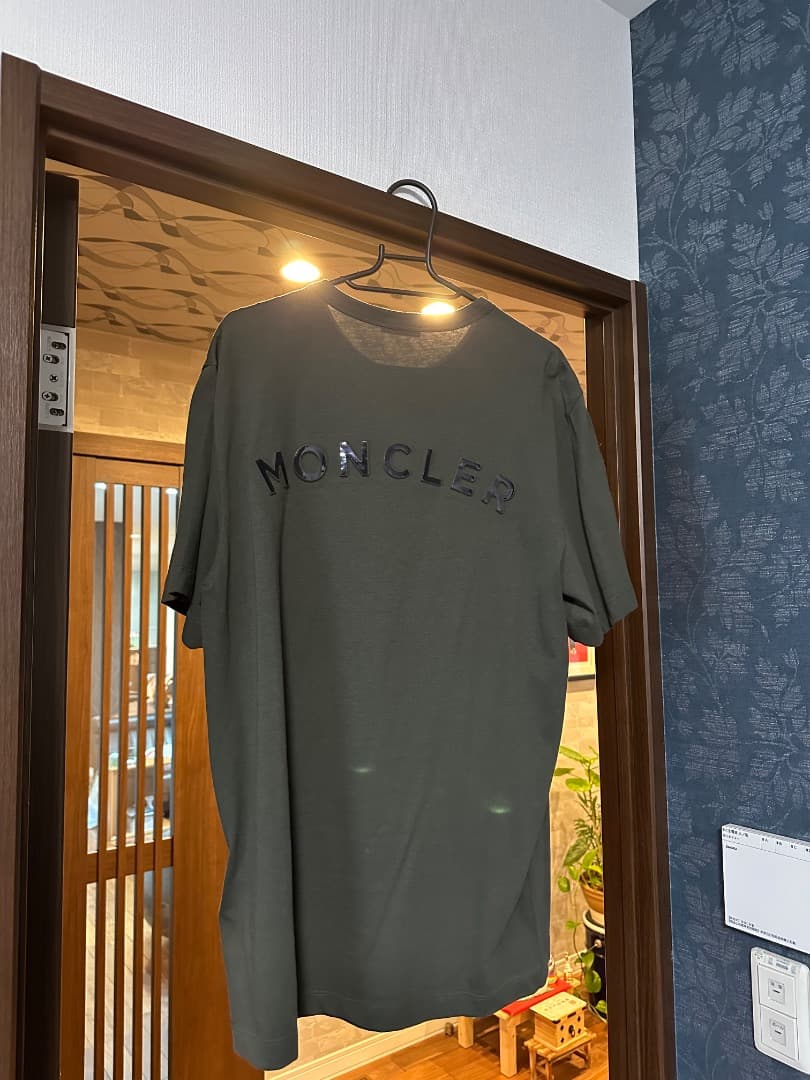 MONCLER オリーブグリーン Tシャツ