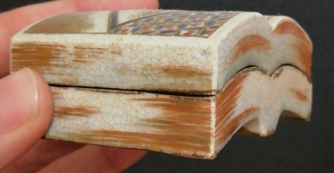 真葛香山作　色絵　本型　香合　箱付　茶道具