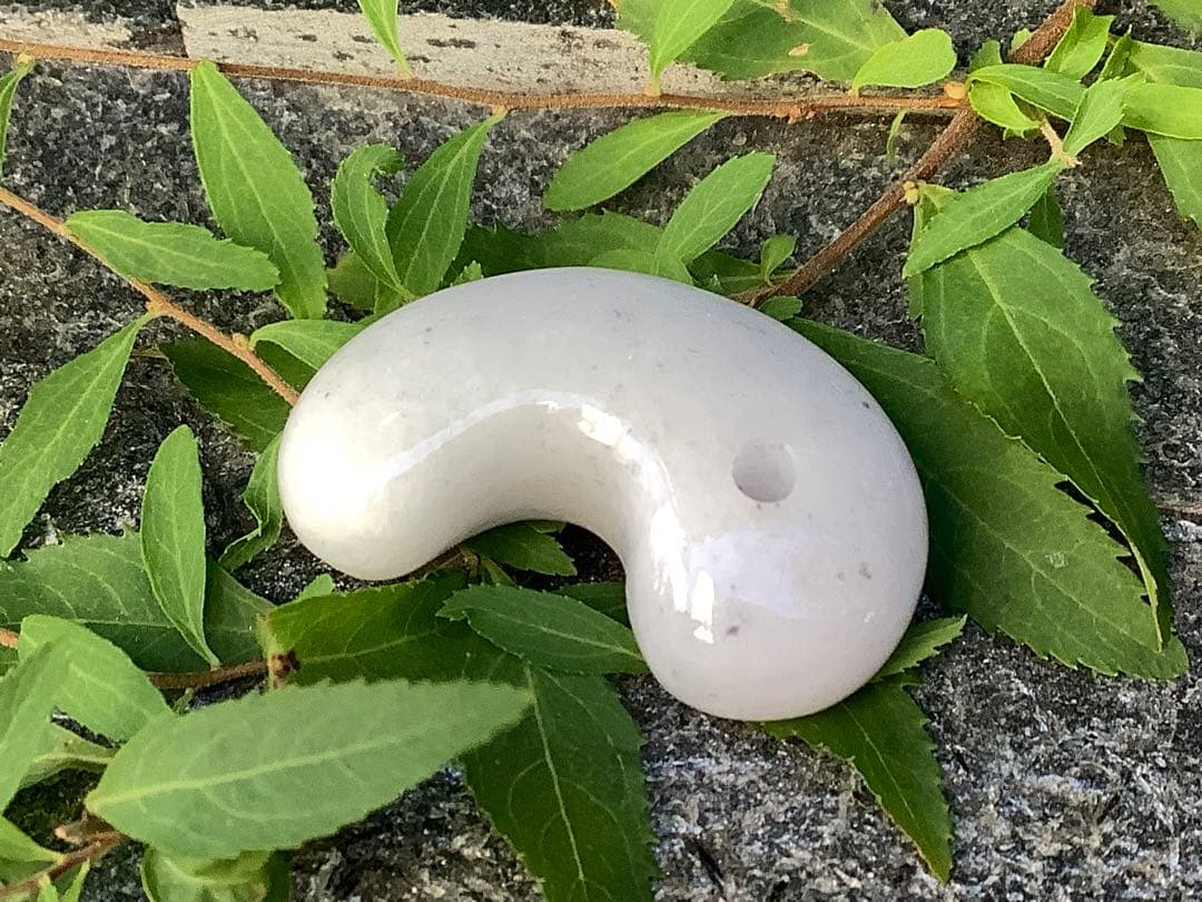 ✳小滝産　高品質*特大プレミア　糸魚川翡翠勾玉　鑑別書付　高価逸品お値引きあり‼️