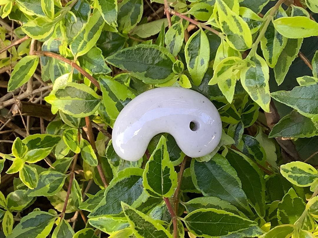 ✳小滝産　高品質*特大プレミア　糸魚川翡翠勾玉　鑑別書付　高価逸品お値引きあり‼️