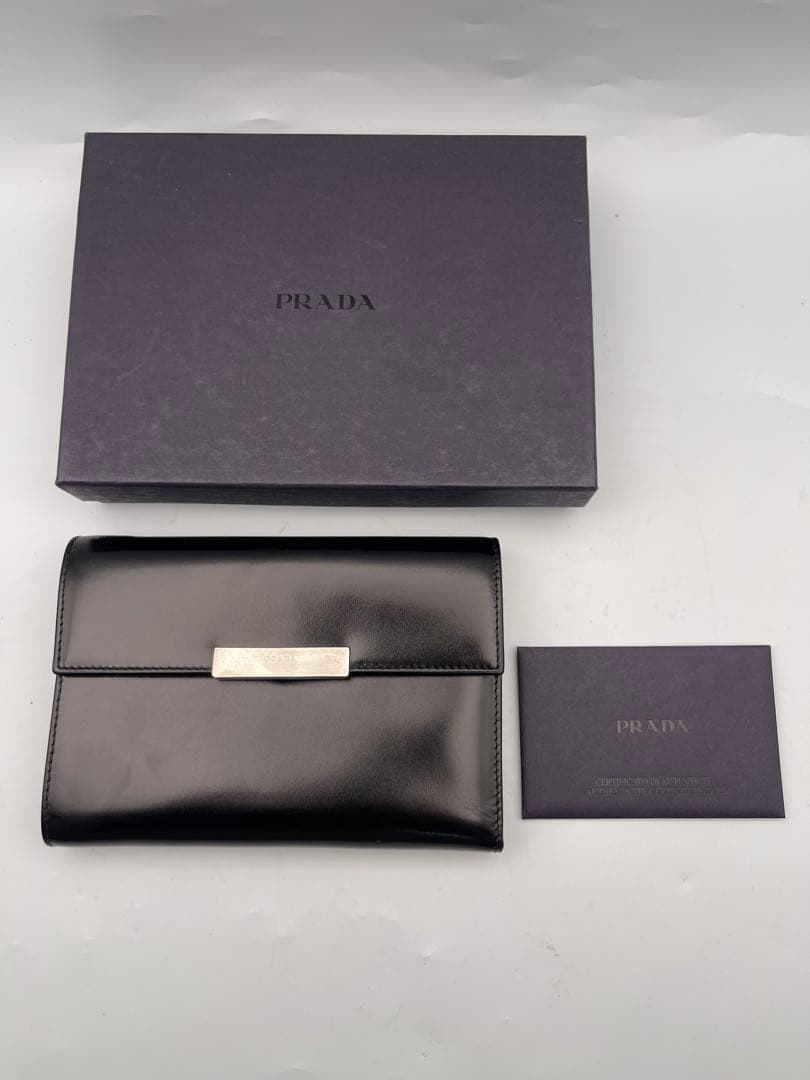 PRADA ブラックレザー 箱付き 未使用品 財布