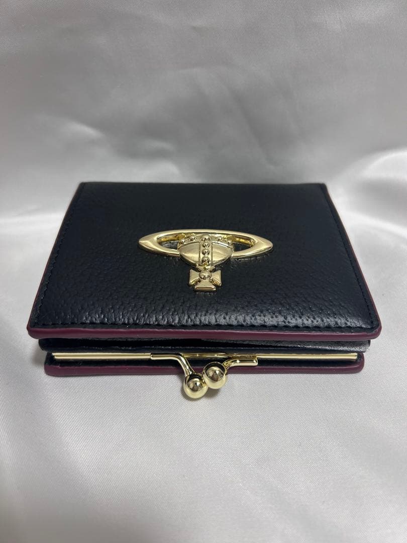 Vivienne Westwood黒いレザー二つ折り財布