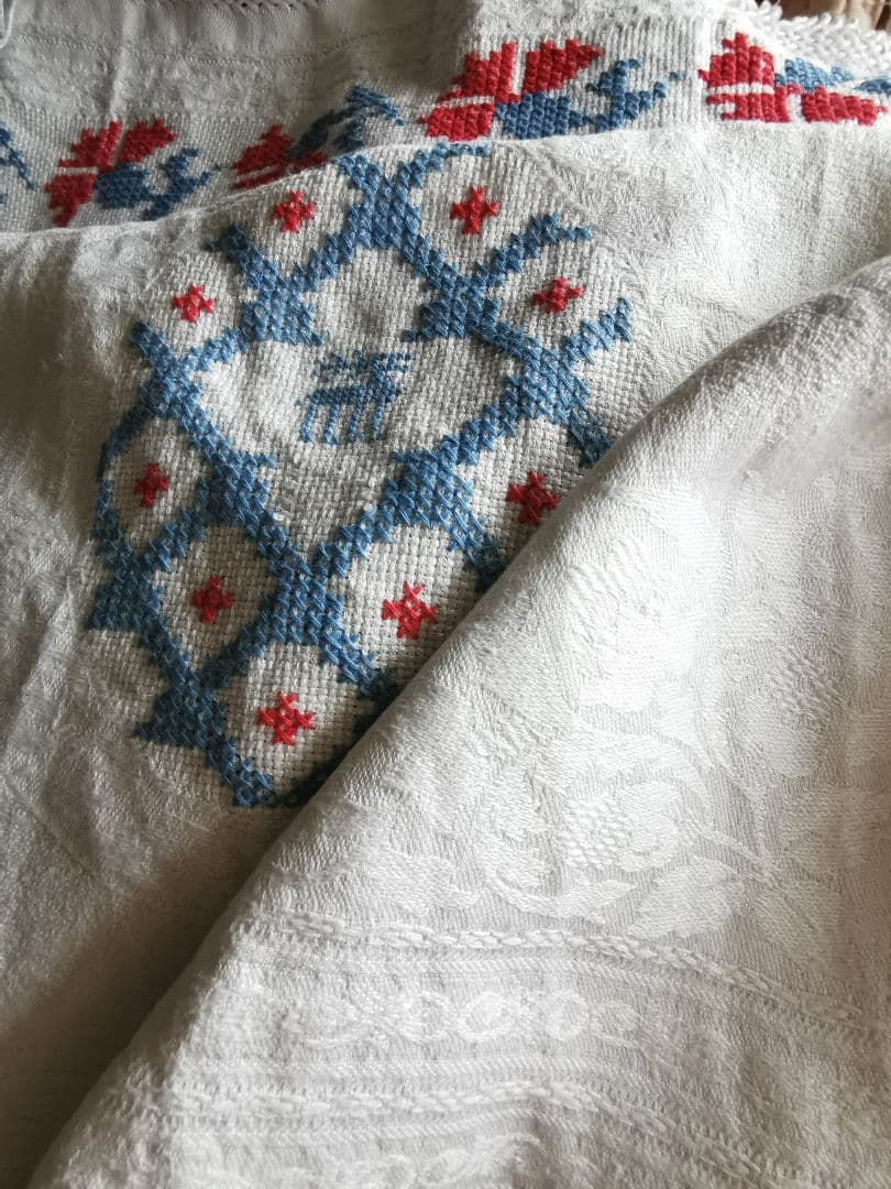 アンティークイタリア ダマスク織リネン カーネーション＆馴鹿 クロスステッチ刺繍