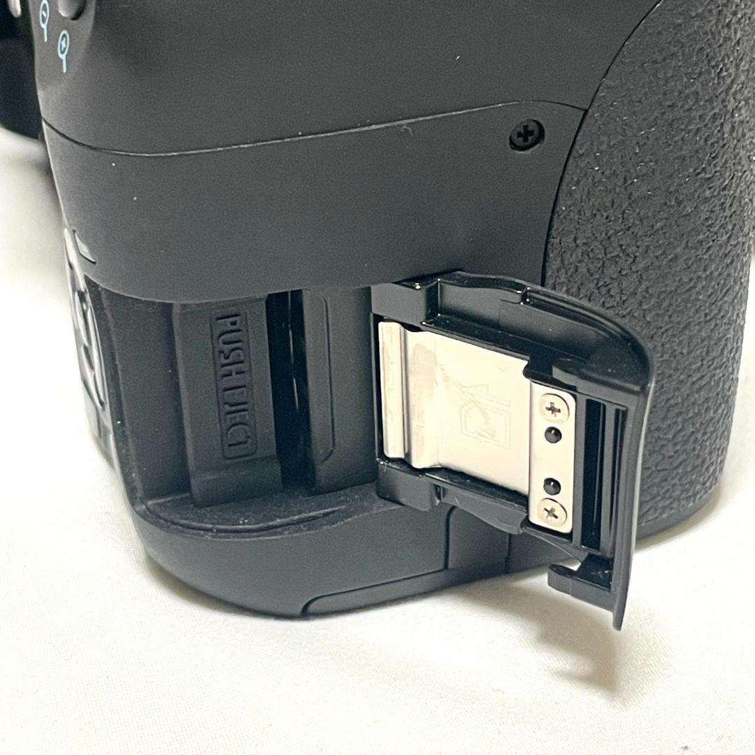 お買い得❣️ Canon EOS Kiss X8i バリアングルモニタ 高画質