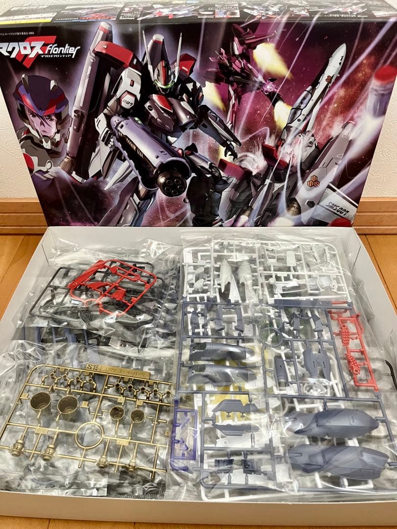 【未組立】バンダイ 1/72 VFー25メサイアバルキリー プラモデル6種セット