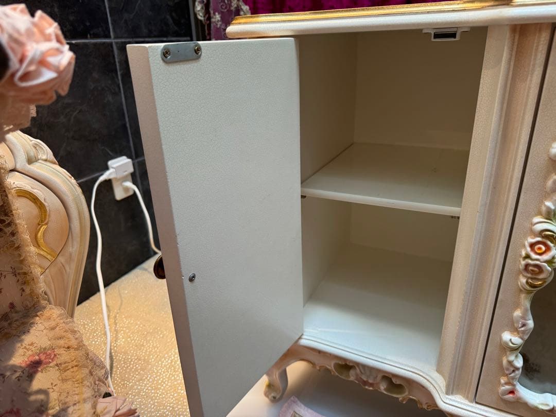 ロココ調　テレビ台