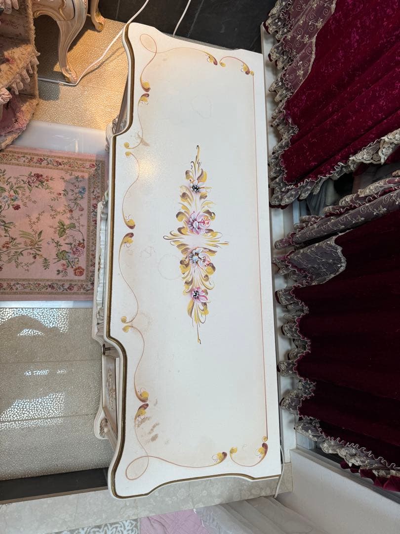 ロココ調　テレビ台