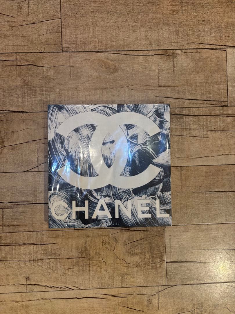 CHANEL アート作品 ロゴ入り