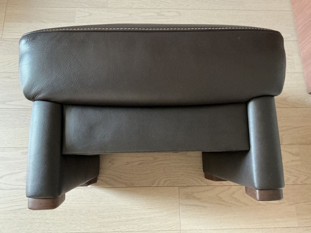 カリモク　レザー　オットマン　本革