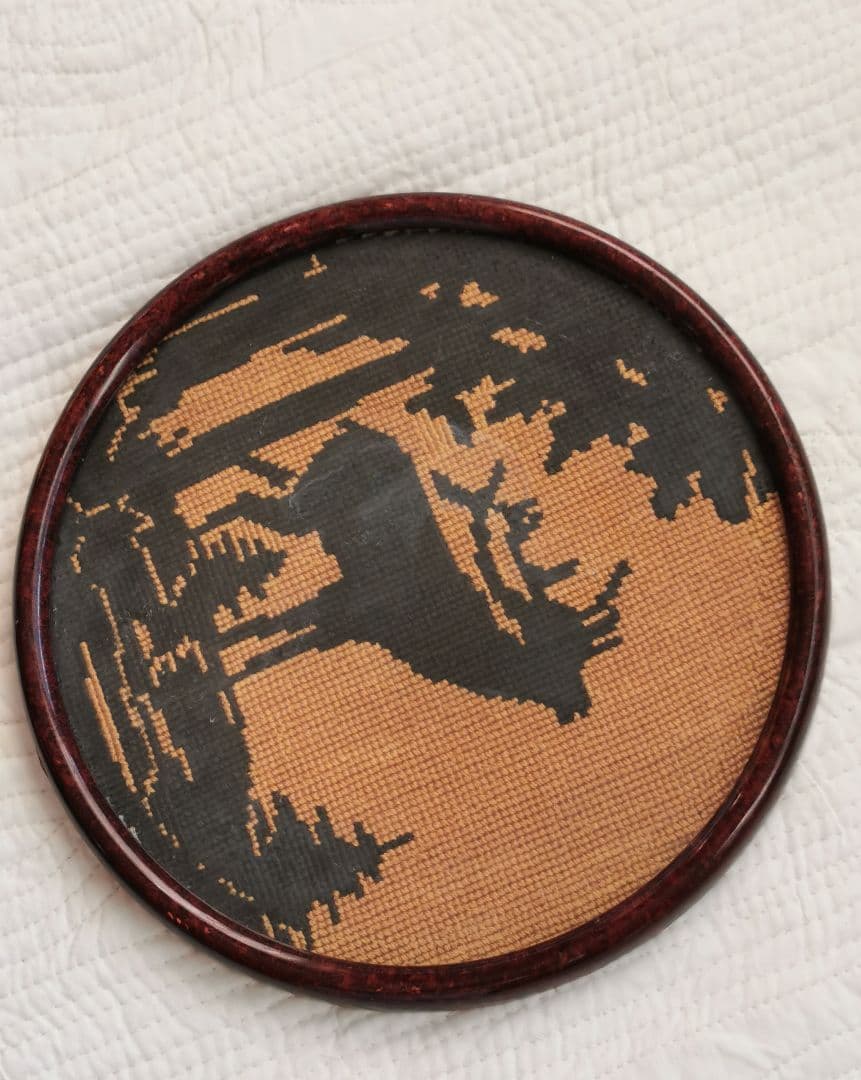 アンティーク ツヴィスト刺繍 樅の森林とトナカイ マホガニー/ウォールナット額