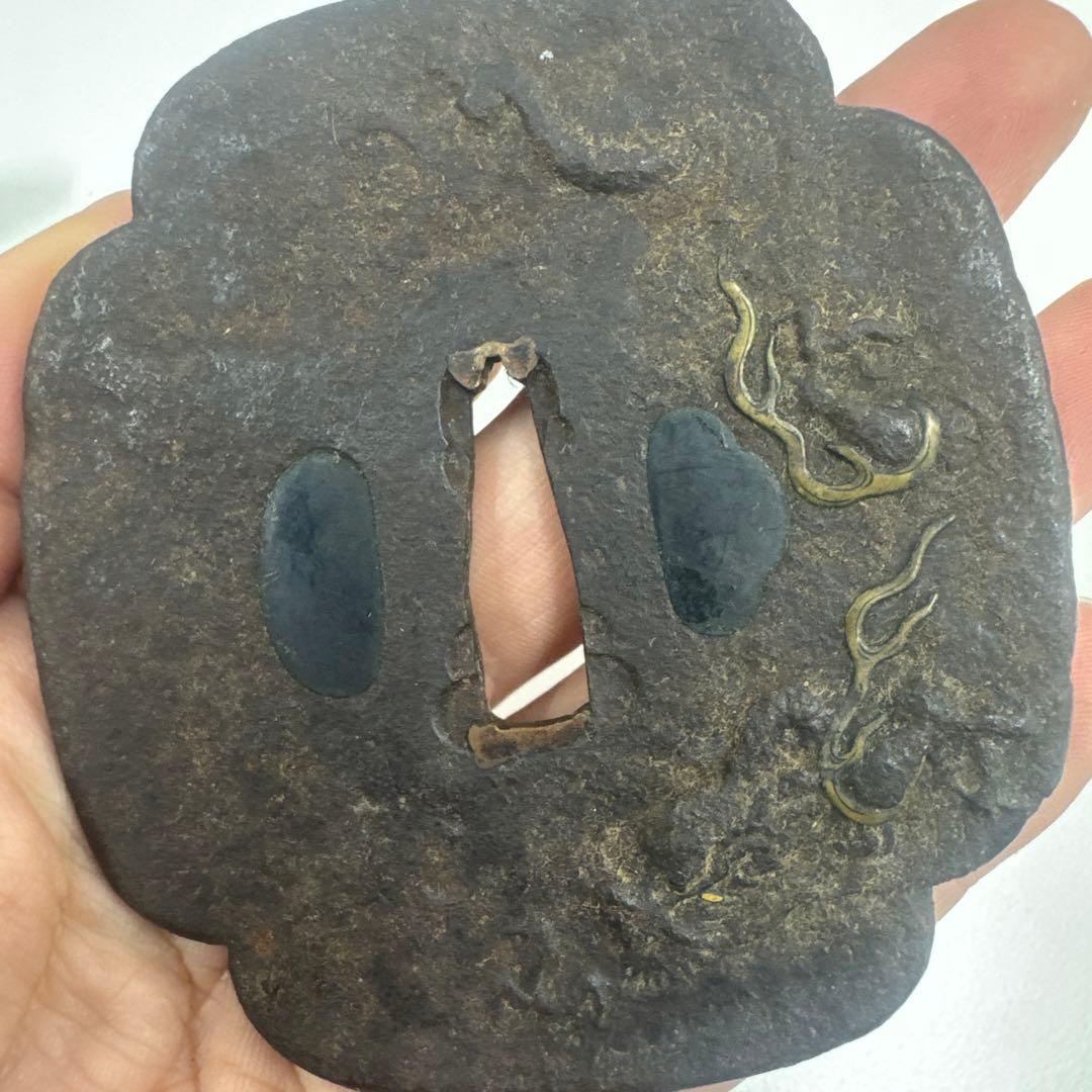 刀装具　龍模様の鍔