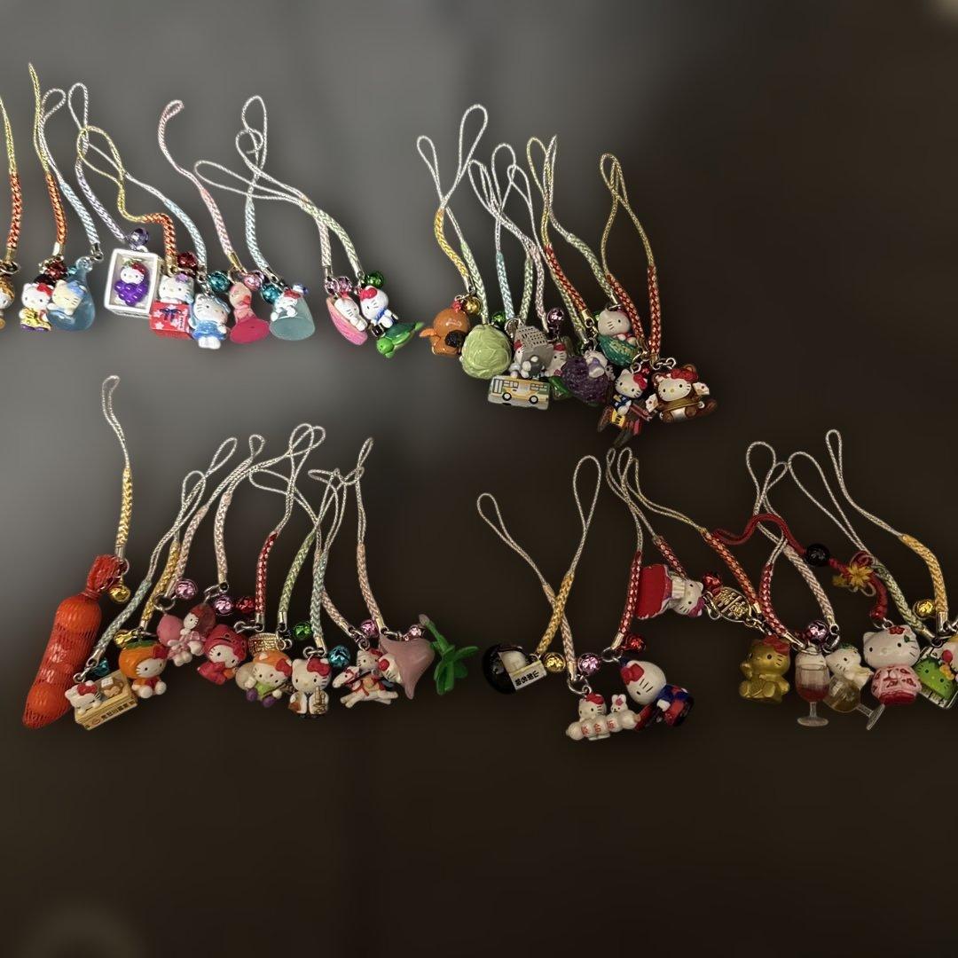ご当地キティストラップ　根付け　231個＋チャーム22個まとめ売り