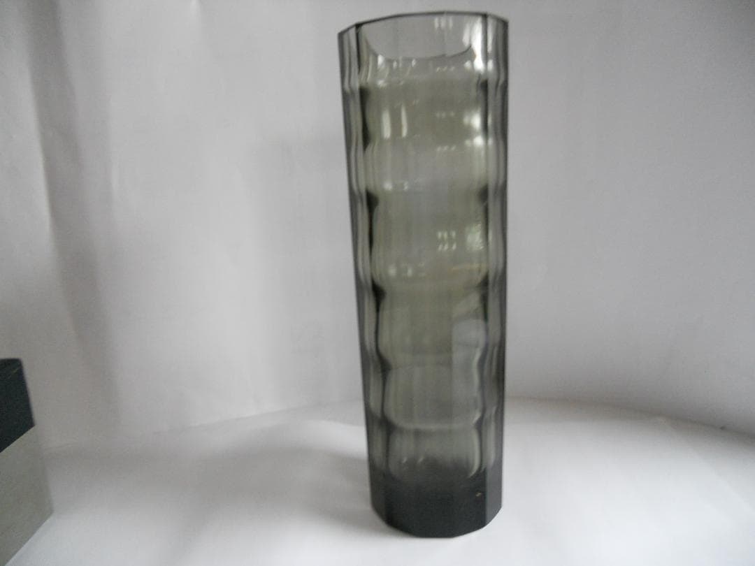 花瓶 スモーク クリスタルガラス 花瓶 美品 です。