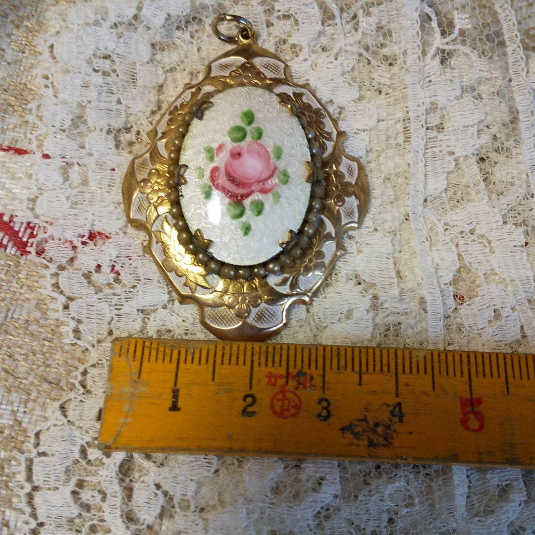 エナメル のペンダントヘッド 薔薇