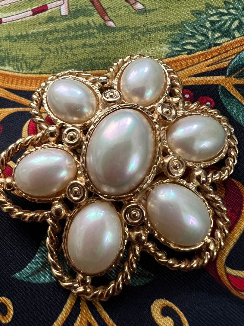 アンティーク☆クリスチャン　ディオール☆Dior☆パールデザイン　ブローチ