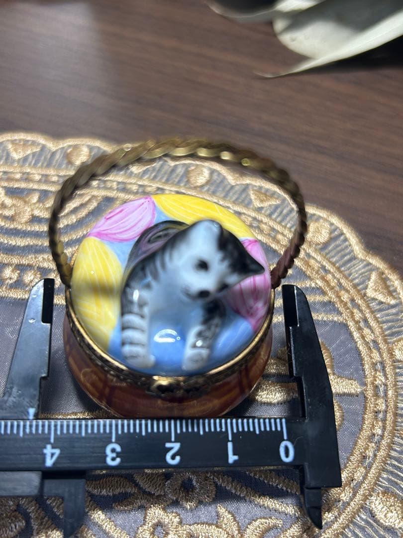 お値下げ中❣️ラスト2時間　リモージュボックス　猫ちゃん カゴの猫　小物入れ